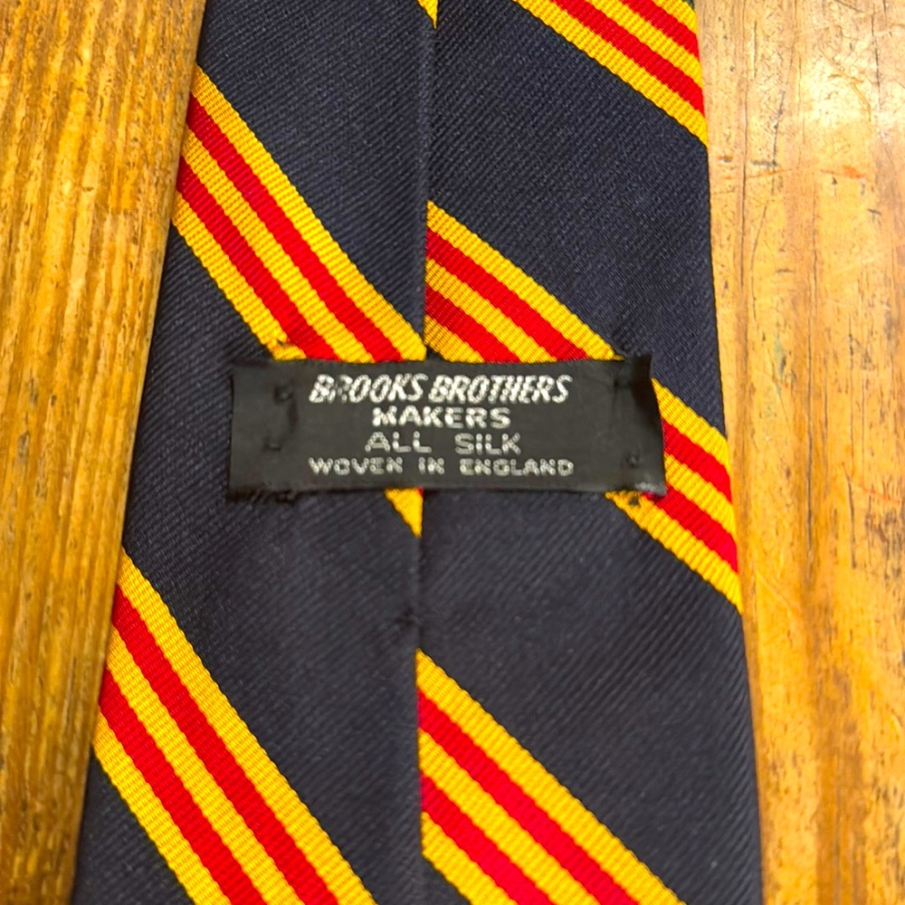 Brooks Brothers Men’s Necktie. Blue base. Red and Yellow accent Vintage. Silk.
